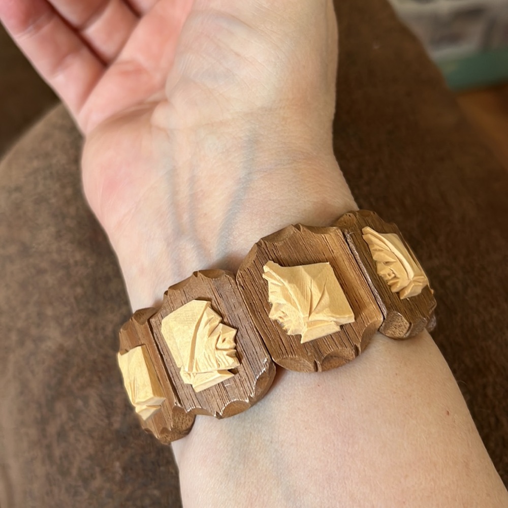 Vintage handmade Quebec Folk art silhouette carved wood cameo elastic bracelet